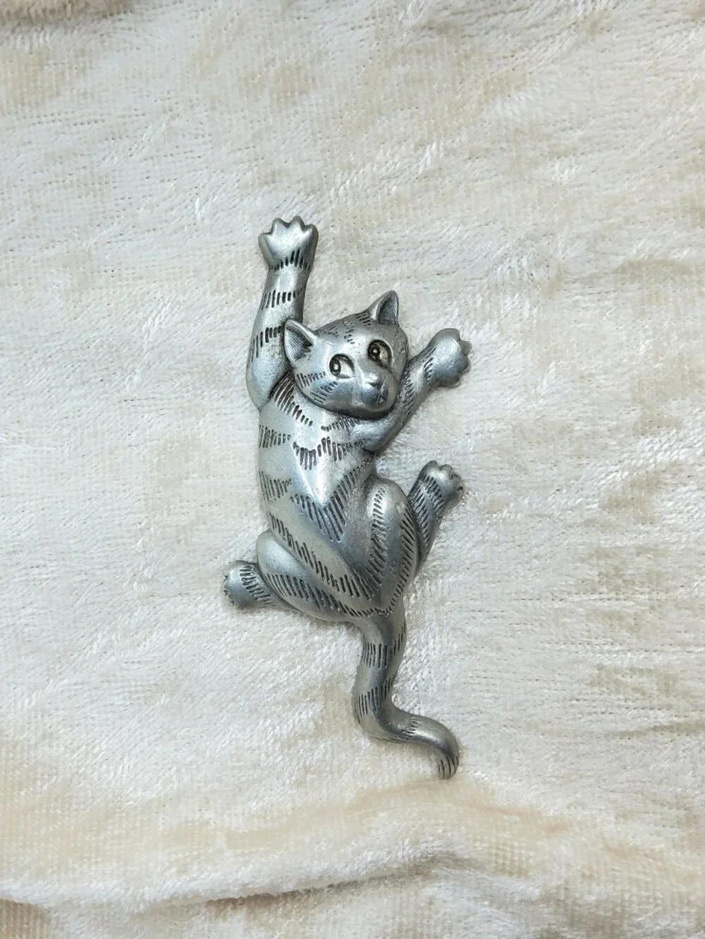 Vintage Signed JJ Jonette Pewter Climbing Cat Brooch/Pin